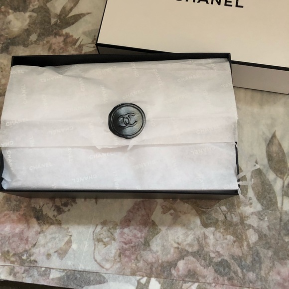 Chanel gift boxes - Picture 3 of 8